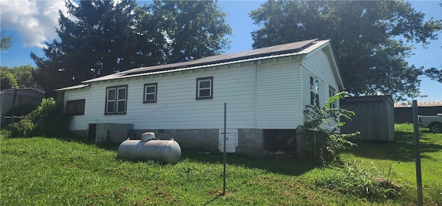 204 Glade St, Marshall, AR 72650 - view of side of home with a yard