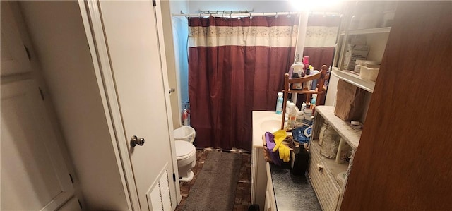 204 Glade St, Marshall, AR 72650 - full bath featuring curtained shower and vanity