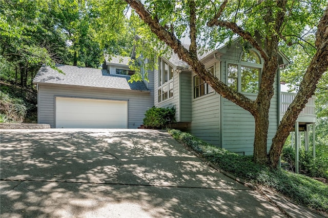 2855 E Hyland Park Rd, Fayetteville, AR 72701 - view of front facade featuring concrete driveway, an attached garage, and a shingled roof