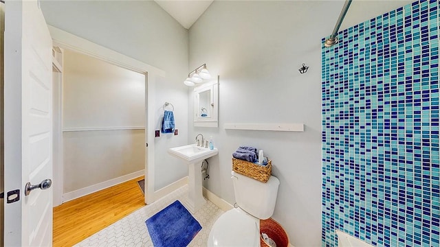 214 Lake Francis Dr, Siloam Springs, AR 72761 - full bath featuring wood finished floors and tiled shower