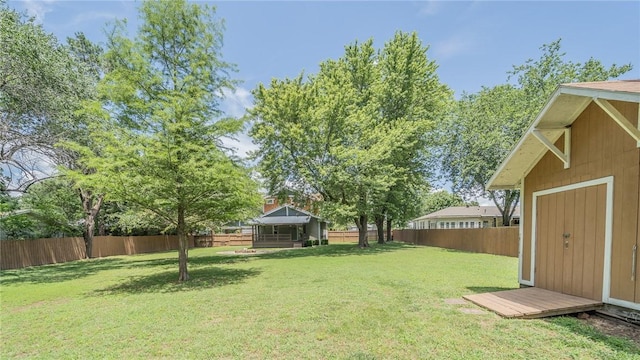 214 Lake Francis Dr, Siloam Springs, AR 72761 - fenced backyard featuring a shed