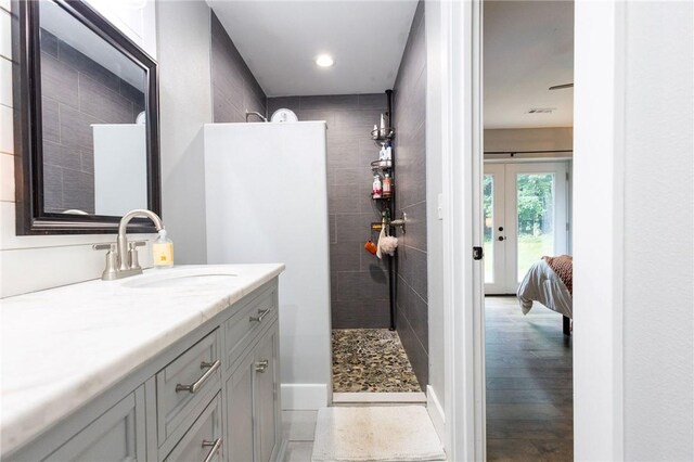 19475 Cotton Ln, Garfield, AR 72732 - full bath with vanity, walk in shower, and ensuite bath