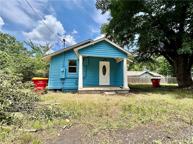 705 Commerce St, Morrilton, AR 72110 - bungalow with a porch