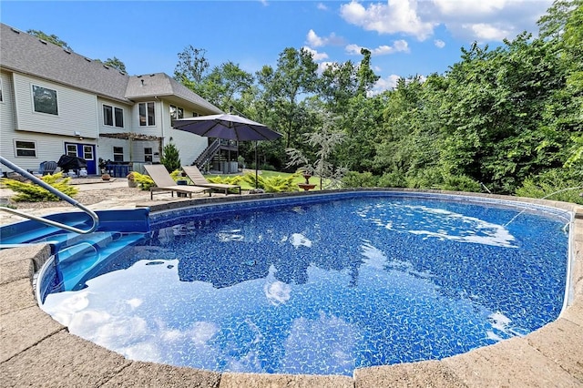 6 Leawood Pl, Bella Vista, AR 72715 - swimming pool with a patio area and stairs