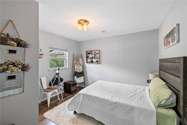6 Leawood Pl, Bella Vista, AR 72715 - bedroom featuring wood finished floors and baseboards