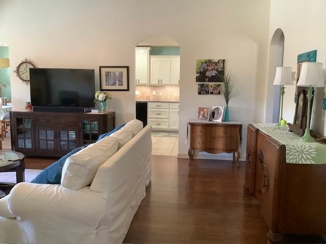 3809 N 2nd Pl, Rogers, AR 72756 - living room with arched walkways and dark wood-style floors