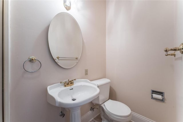 14074 Old Mill Rd, Elkins, AR 72727 - half bath with baseboards