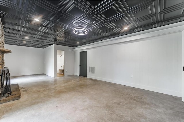 25 Grisham Cir, Bella Vista, AR 72715 - empty room featuring concrete flooring and an ornate ceiling