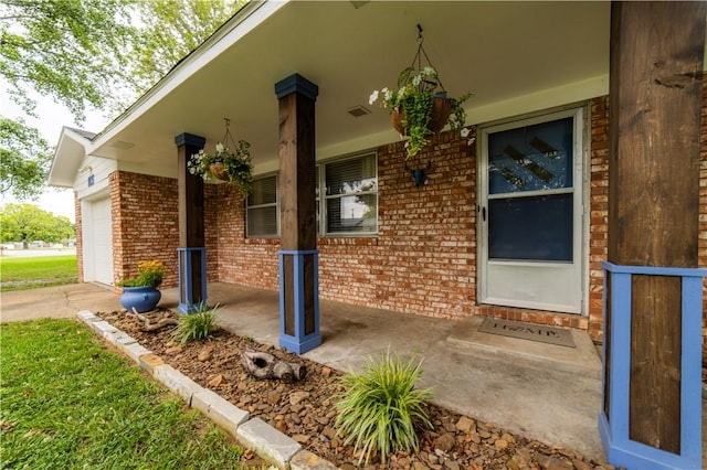 805 S Oak Hill St, Siloam Springs, AR 72761 - porch with an attached garage