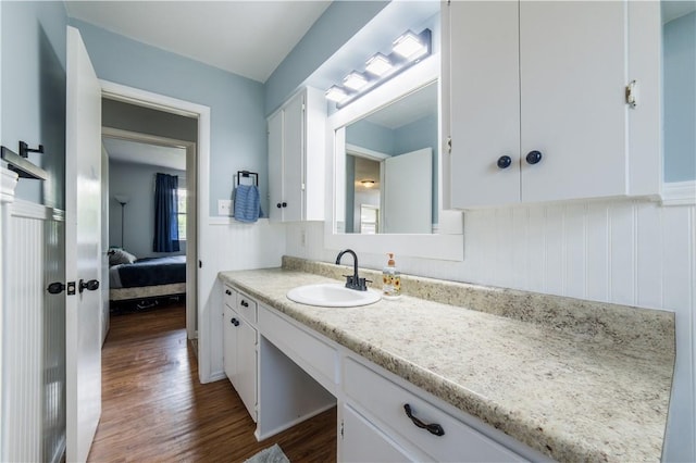 805 S Oak Hill St, Siloam Springs, AR 72761 - bathroom featuring vanity, wood finished floors, and ensuite bath