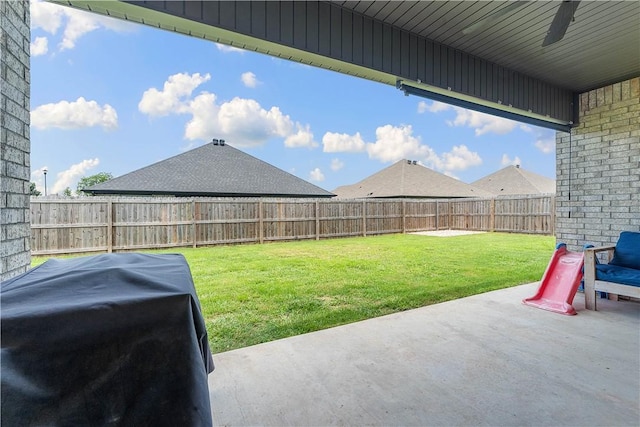 1001 Kimball Ln, Pea Ridge, AR 72751 - fenced backyard featuring a patio and a ceiling fan