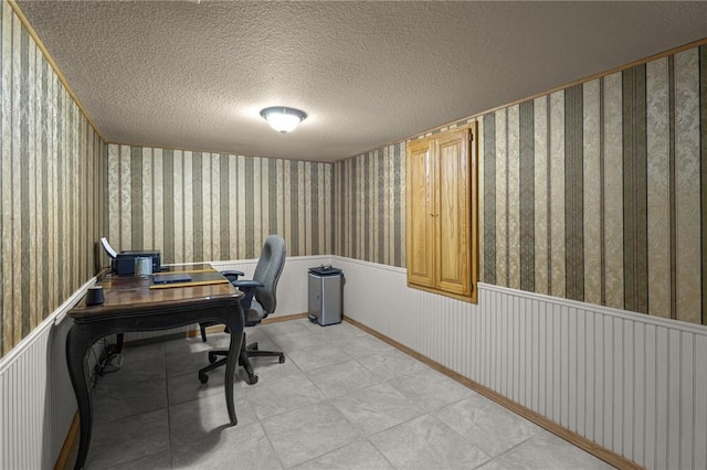 9382 Grimes Dr, Rogers, AR 72756 - home office with a wainscoted wall, a textured ceiling, and wallpapered walls