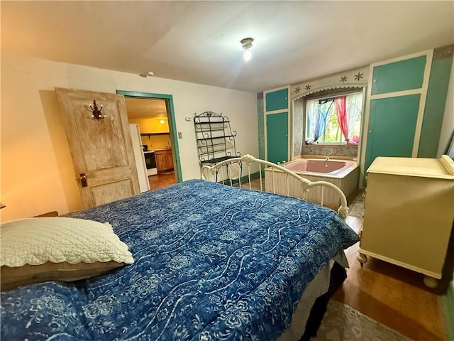 16 Nut St, Eureka Springs, AR 72632 - bedroom featuring wood finished floors