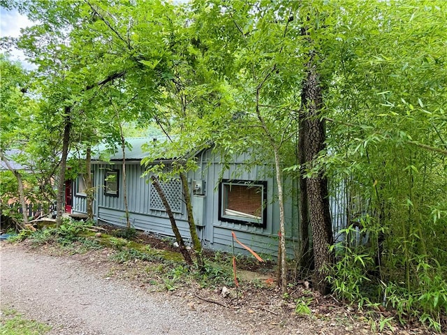 16 Nut St, Eureka Springs, AR 72632 - view of front facade