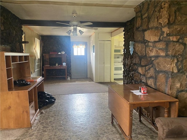 3218 Mulberry Wire Rd, Mulberry, AR 72947 - living area featuring a ceiling fan