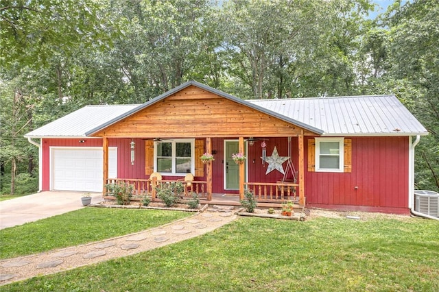16590 Roughton Ln, Pea Ridge, AR 72751 - view of front of property with covered porch, a garage, and a front lawn