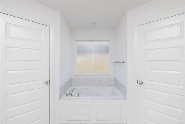 1355 NE Pershing St, Fayetteville, AR 72704 - bathroom featuring a tub with jets