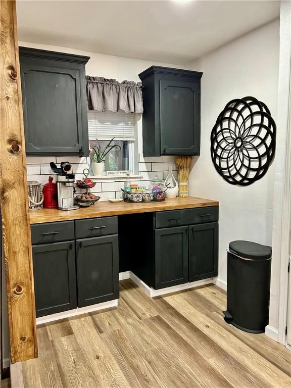 3383 Sr 164 E, Dover, AR 72837 - bar with light wood-type flooring and backsplash