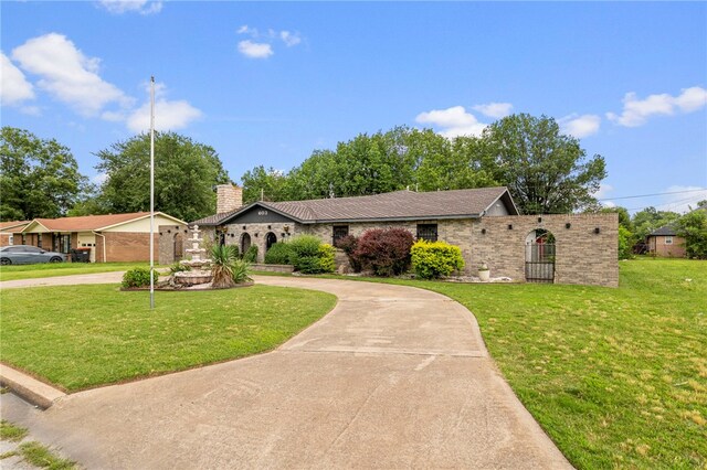 603 Thomas Blvd, Springdale, AR 72762 - ranch-style home featuring curved driveway, a front lawn, and a chimney