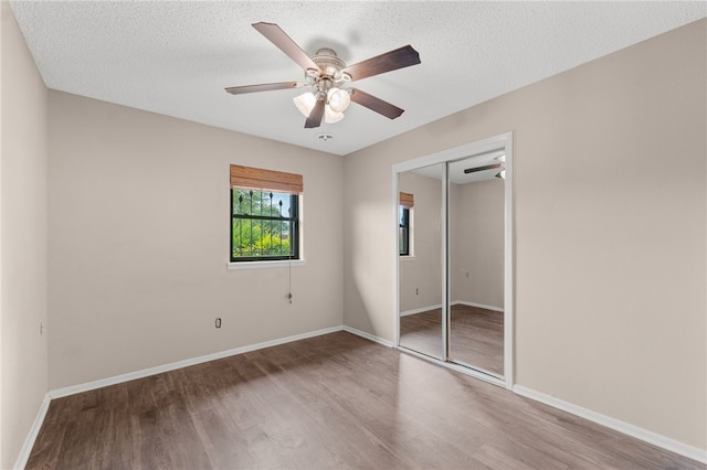603 Thomas Blvd, Springdale, AR 72762 - unfurnished bedroom with wood finished floors, a closet, a ceiling fan, and a textured ceiling