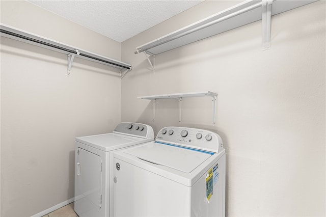 603 Thomas Blvd, Springdale, AR 72762 - laundry room with washing machine and clothes dryer and a textured ceiling
