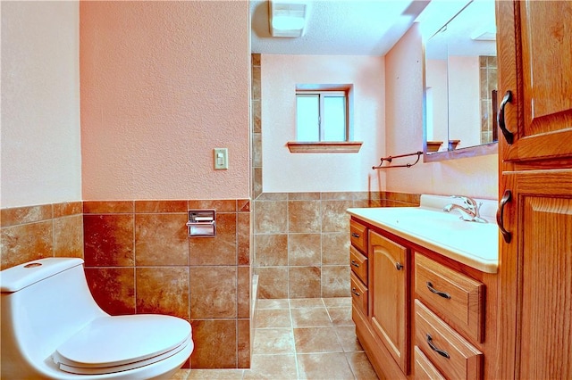 19135 Shoreline Way, Fayetteville, AR 72703 - bathroom featuring tile walls, vanity, a textured wall, and a wainscoted wall