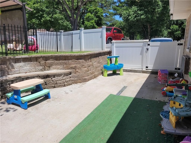 400 Franklin St, Harrison, AR 72601 - view of patio / terrace with a gate