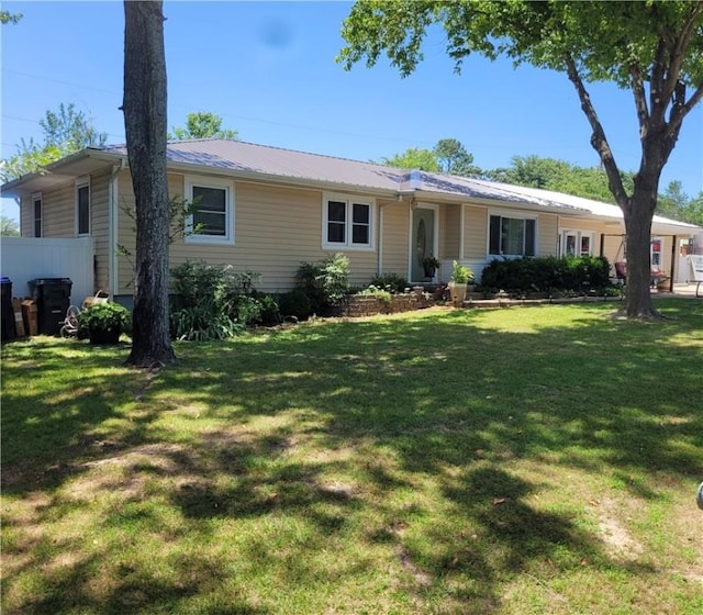 400 Franklin St, Harrison, AR 72601 - ranch-style home featuring a front lawn and a metal roof