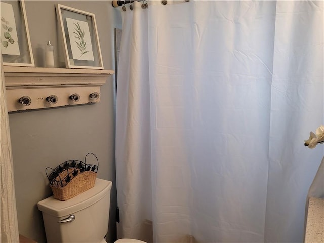 400 Franklin St, Harrison, AR 72601 - full bathroom featuring toilet and curtained shower