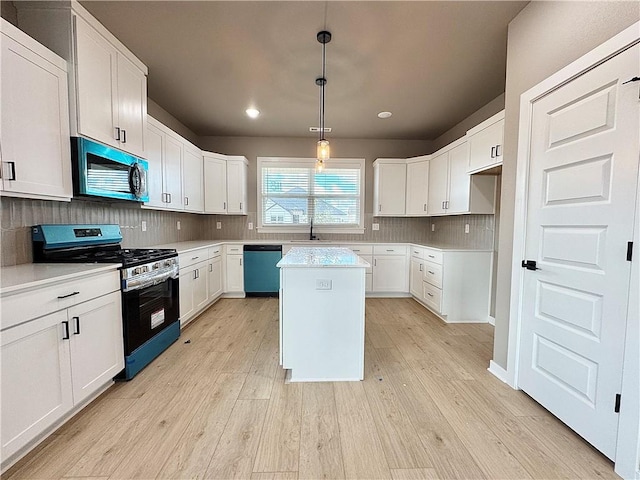 6003 SW Desert Ave, Bentonville, AR 72713 - kitchen with stainless steel appliances, a center island, light wood-type flooring, tasteful backsplash, and recessed lighting