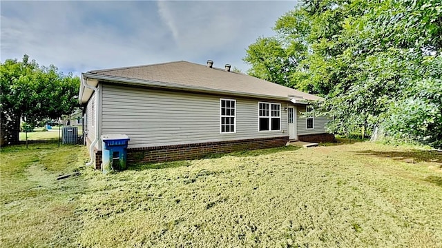 3107 SW Wentworth Ave, Bentonville, AR 72713 - rear view of house featuring a lawn
