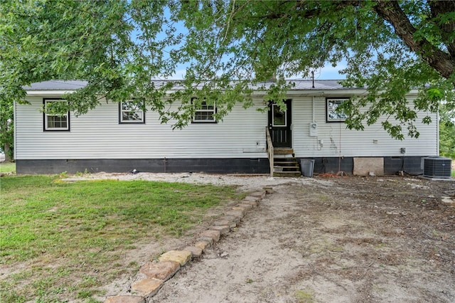 9402 Stone Ln, Omaha, AR 72662 - view of front of home with crawl space, a metal roof, and a front lawn