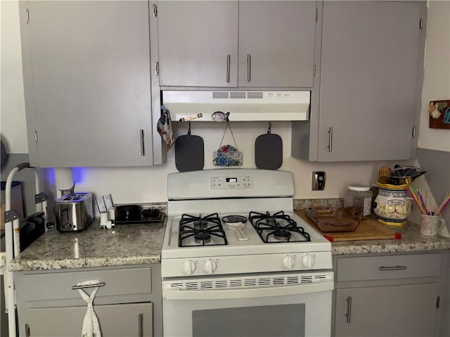 315 Glines Ct, Harrison, AR 72601 - kitchen featuring white range with gas cooktop, under cabinet range hood, and gray cabinetry