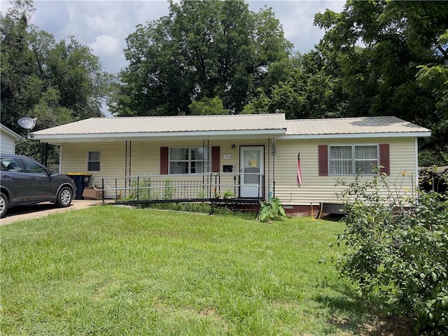 315 Glines Ct, Harrison, AR 72601 - ranch-style home featuring a porch, a front yard, and a metal roof