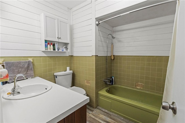 89 Creekview Rd, Harrison, AR 72601 - full bathroom featuring shower / bath combination with curtain, wood finished floors, vanity, and tile walls