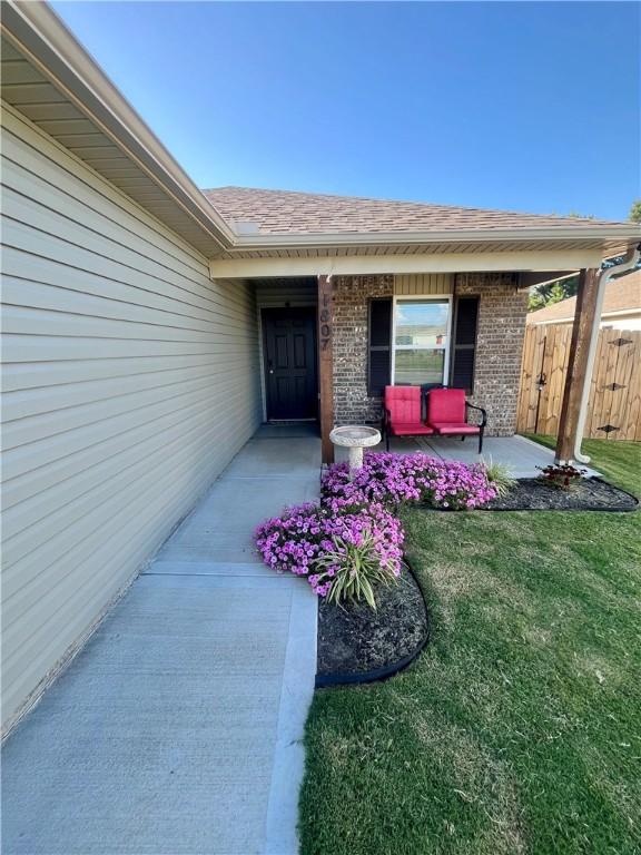 1807 E Annette Dr, Siloam Springs, AR 72761 - photo 2