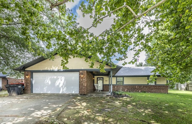 2104 N Hummingbird Dr, Springdale, AR 72764 - photo 1