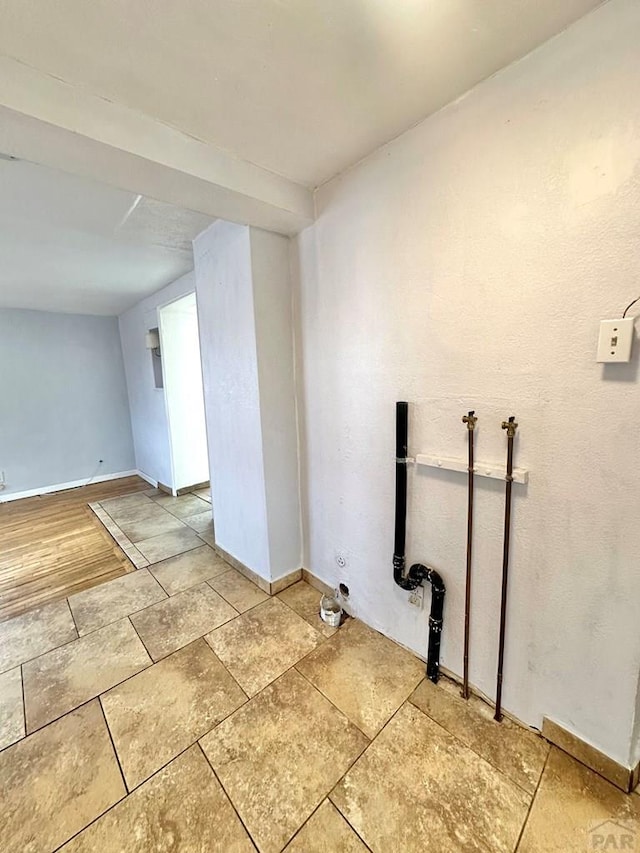 washroom featuring laundry area and baseboards