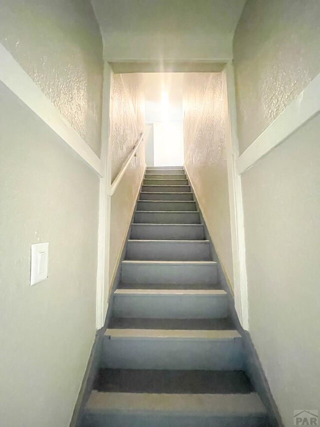 15 E 8th St, La Junta, CO 81050 - stairway with a textured wall