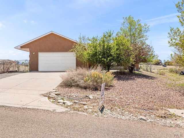 view of front of home featuring stucco siding and a detached garage