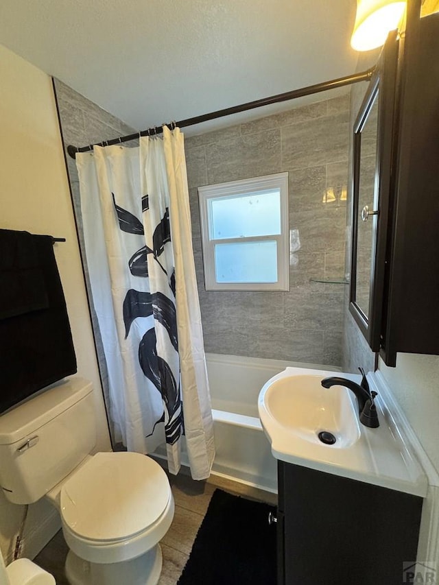 full bath with shower / tub combo, vanity, and toilet