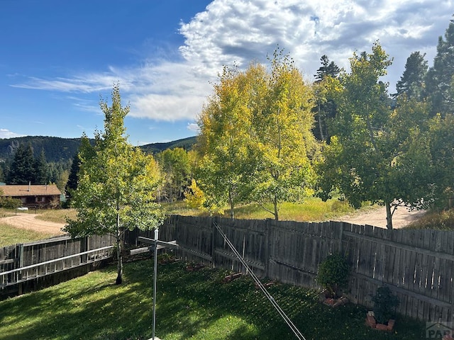 view of yard featuring a fenced backyard and a mountain view