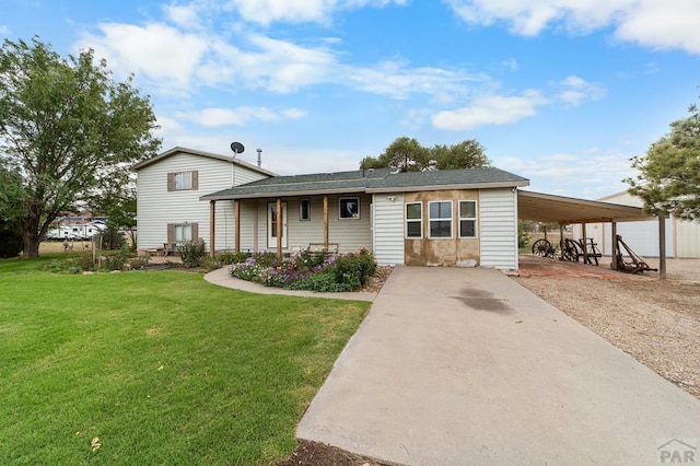 view of front of home with a carport, a front yard, and driveway