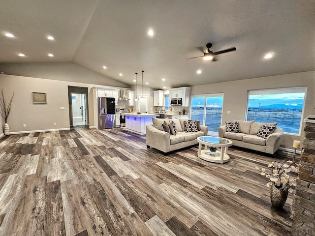 living area with recessed lighting, wood finished floors, a ceiling fan, baseboards, and vaulted ceiling