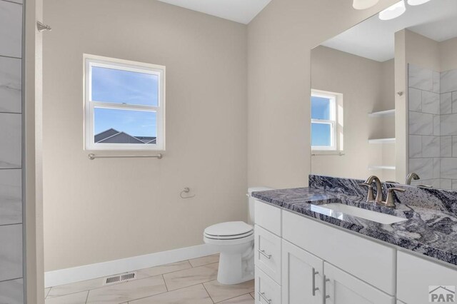 full bath featuring a shower, visible vents, toilet, vanity, and baseboards