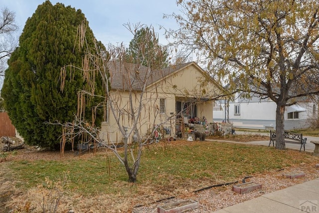 2306 Cortez Rd, Pueblo, CO 81003 - view of front of home featuring a front yard and stucco siding