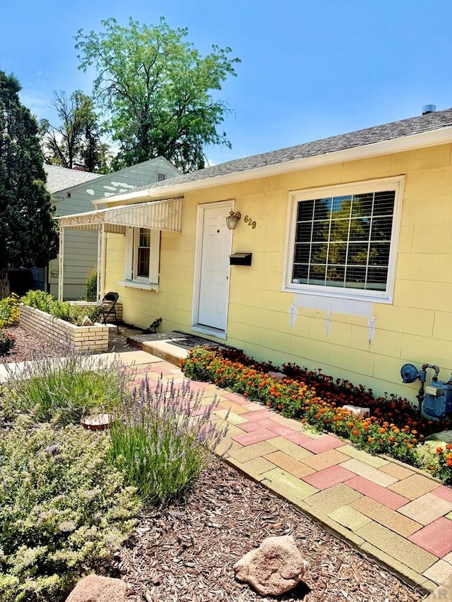 629 Gaylord Ave, Pueblo, CO 81004 - view of front of home featuring concrete block siding and a shingled roof