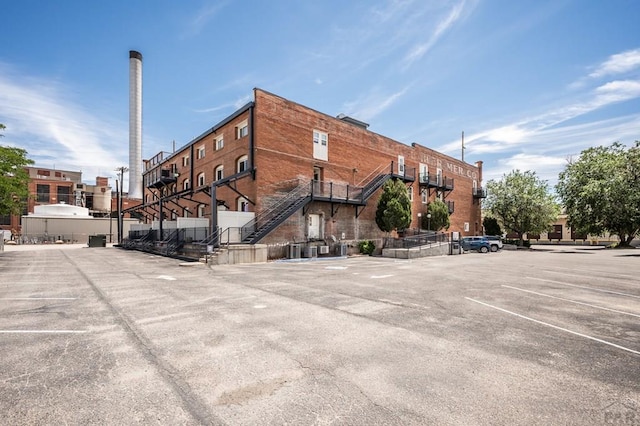 201 Lamkin St Unit 207, Pueblo, CO 81003 - view of building exterior featuring uncovered parking