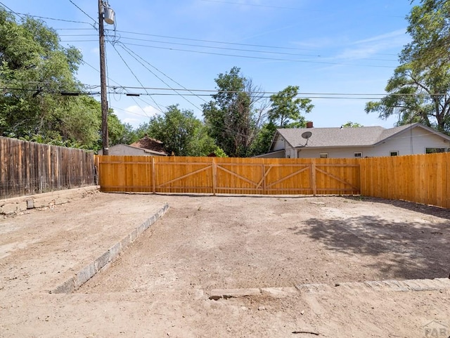 906 E 6th St, Pueblo, CO 81001 - view of yard