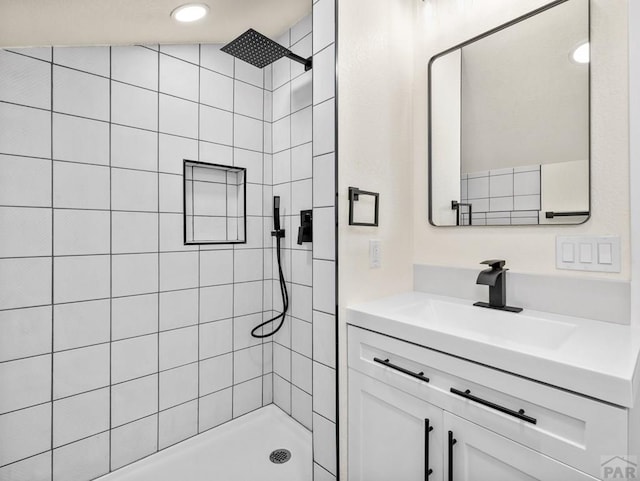 906 E 6th St, Pueblo, CO 81001 - bathroom with a tile shower, vanity, and recessed lighting